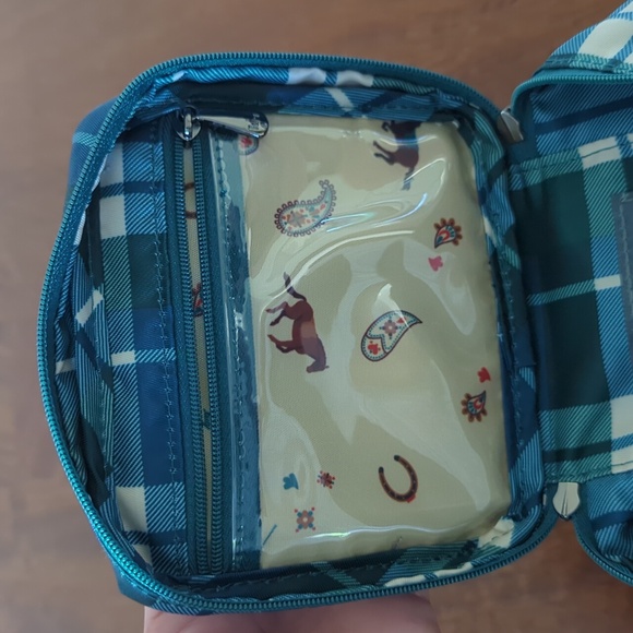 Lug Blue and Green Toiletry Bag with Insulated Design - Picture 8 of 8